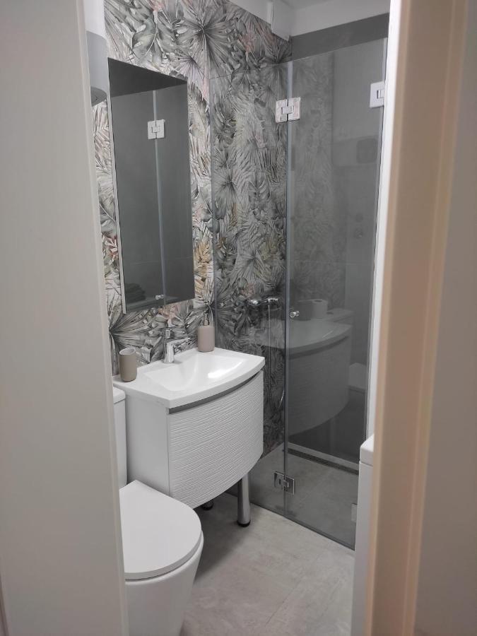 פורץ Studio Apartman Irma Cervar מראה חיצוני תמונה