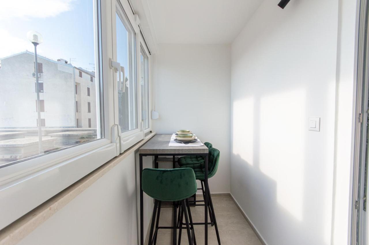 פורץ Studio Apartman Irma Cervar מראה חיצוני תמונה