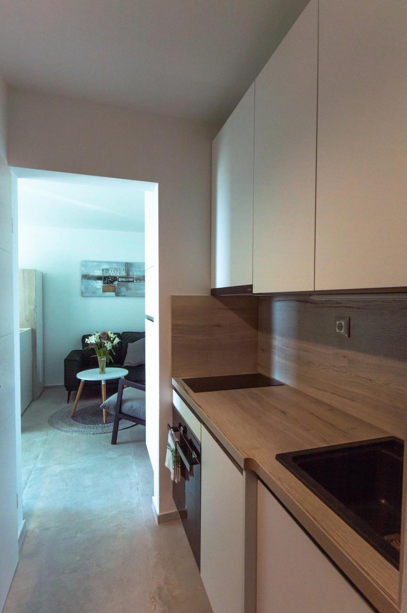 פורץ Studio Apartman Irma Cervar מראה חיצוני תמונה
